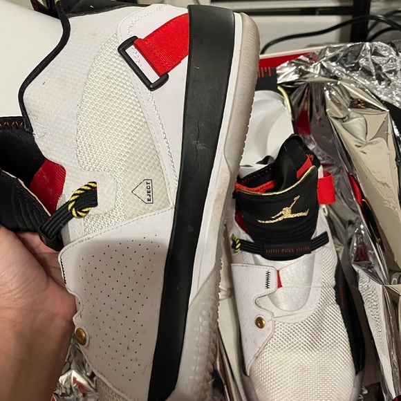 JORDAN XXXIII 12 White Metalic gold black mens 10 main image 10